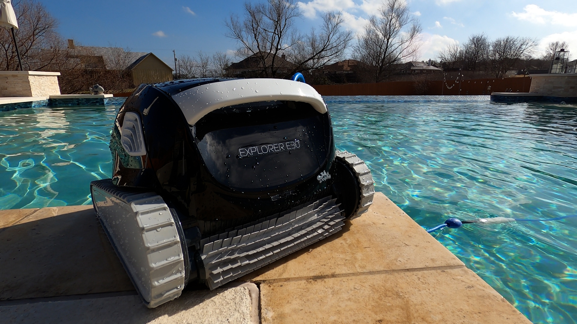 Dolphin Explorer 30 Poolside Hero