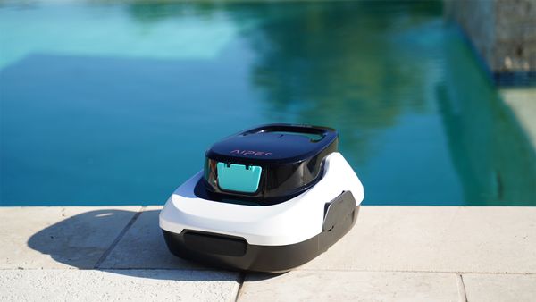 Aiper Scuba SE cordless robotic pool cleaner