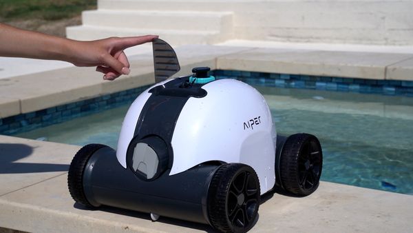 Aiper Seagull 1000 Robotic Pool Cleaner top fin