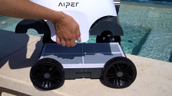 Aiper Seagull 1000 Robotic Pool Cleaner removing filter