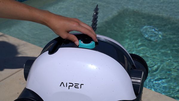 Aiper Seagull 1000 Robotic Pool Cleaner starting the robot