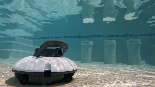 Aiper Seagull 600 Robotic Pool Cleaner cleaning