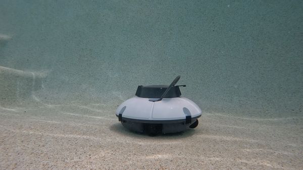 Side view of the Aiper Seagull 600