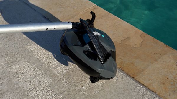 Hooking the Aiper Seagull SE into the pool