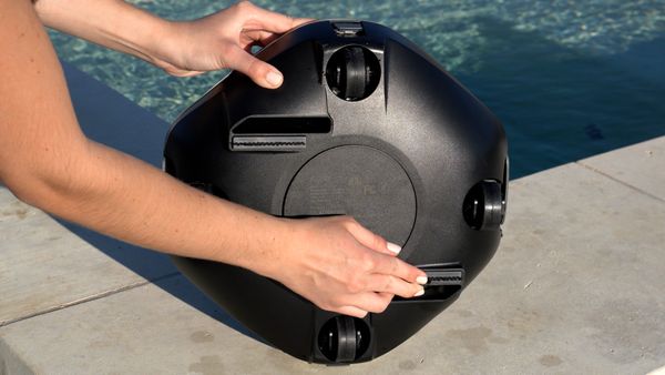 Inserting brushes into the Aiper Seagull SE