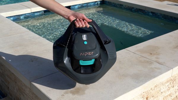 Aiper Seagull SE, lightweight design