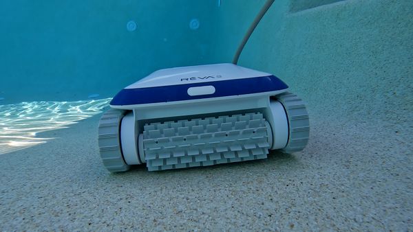 Front view of the Aquabot REVA and its filter housing