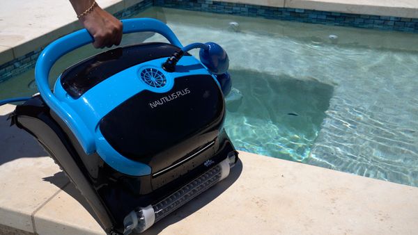 Lifting the Dolphin Nautilus CC Plus out by the handle
