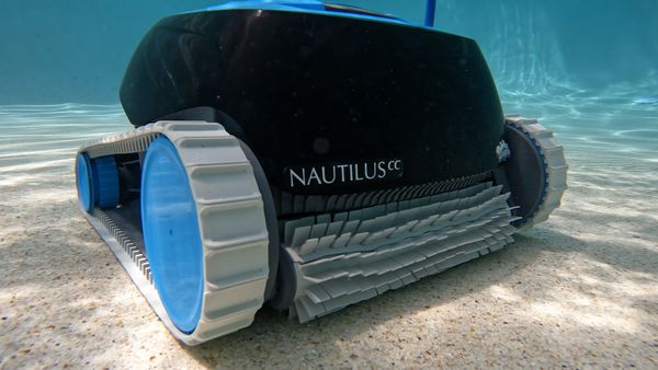 Dolphin Nautilus CC pool cleaner ready to run