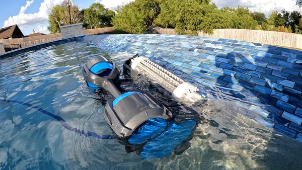 Dolphin Premier cleaning above the water