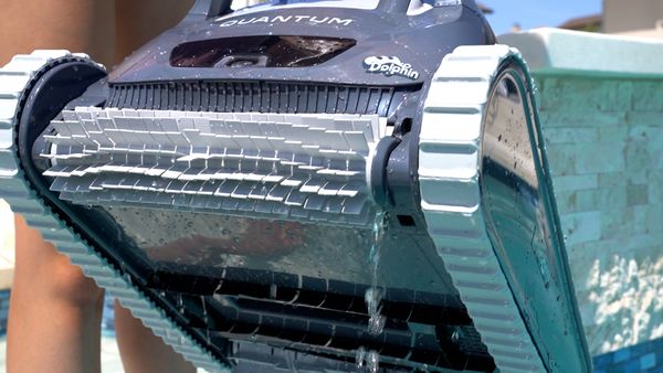 Dolphin Quantum with advanced cleaning features