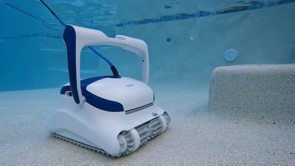 Dolphin Sigma Robotic Pool Cleaner Cleaning