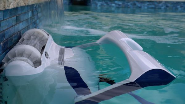Dolphin Sigma cleaning the entire waterline
