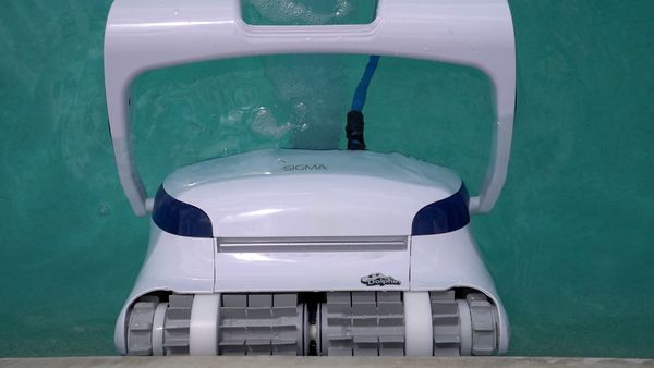 Top-down view of the Dolphin Sigma cleaning the pool waterline