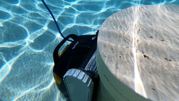 Dolphin Triton PS Cleaning Pool